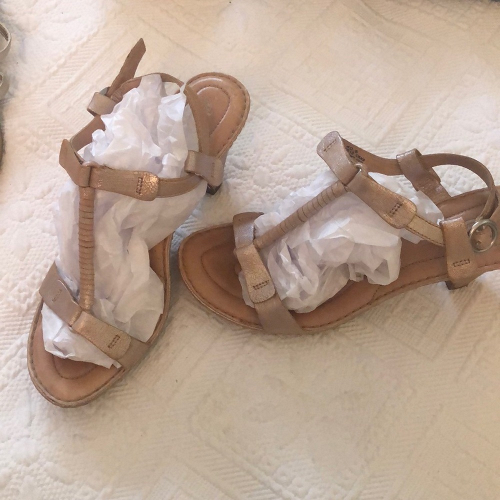 Born sandals